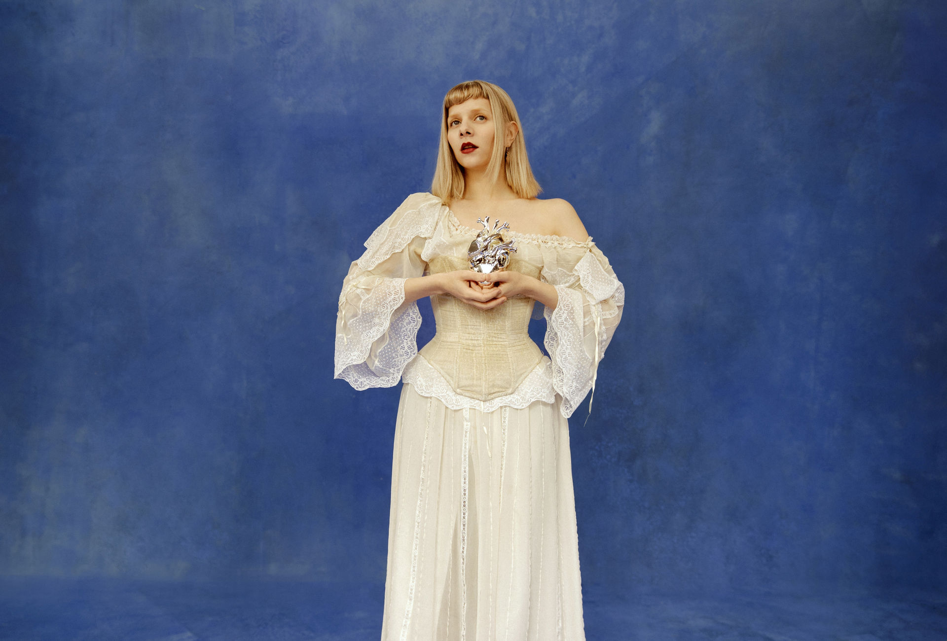 BOOKSTOCK: Pop-Ikone AURORA komplettiert das Line-up von Europas größtem Livestream-Festival für das Buch